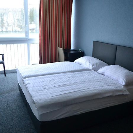 Hotel Les Rives Du Doubs Les Brenets Exteriér fotografie