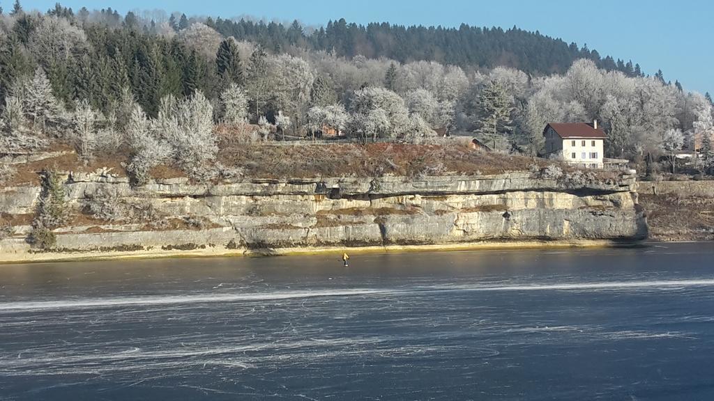 Hotel Les Rives Du Doubs Les Brenets Exteriér fotografie