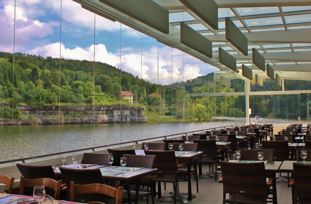 Hotel Les Rives Du Doubs Les Brenets Exteriér fotografie