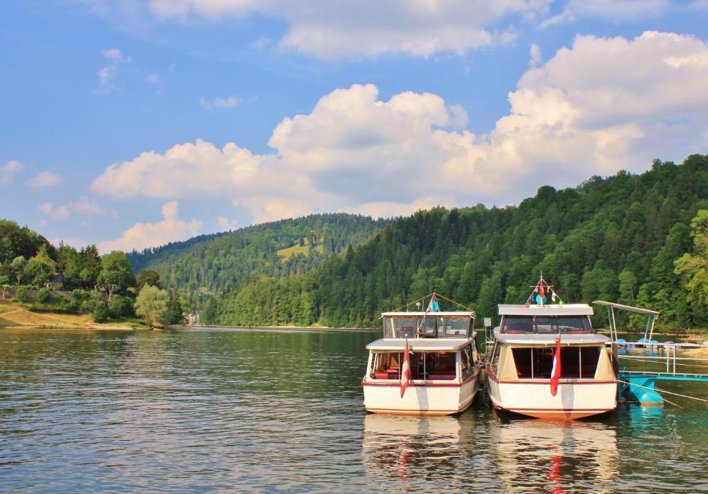 Hotel Les Rives Du Doubs Les Brenets Exteriér fotografie